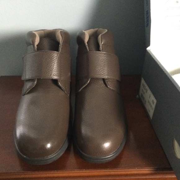 DREW Men’s Big Easy Velcro Pebbled Leather Boots..new in box main image 5
